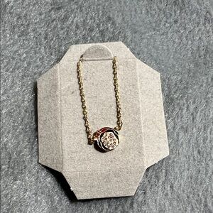 Elegant Gold Pendant Necklace
